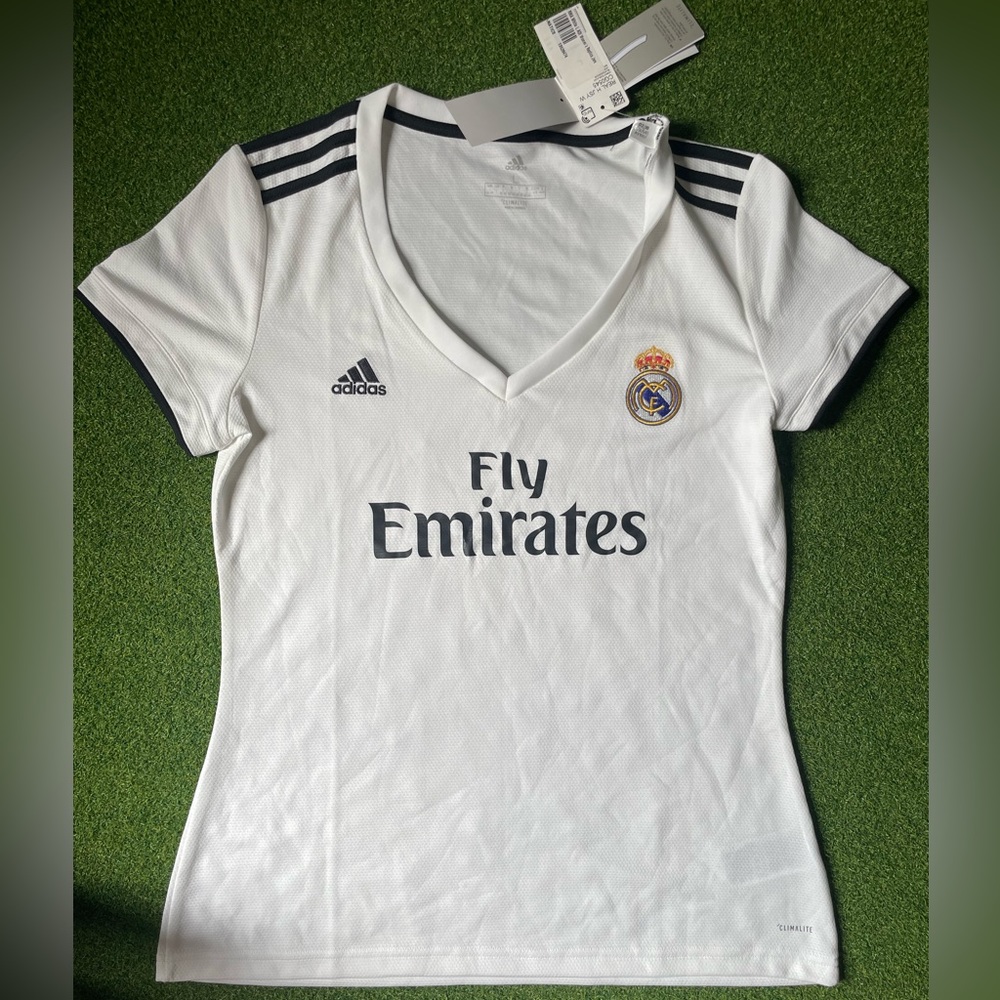 New adidas women’s Real Madrid soccer jersey large